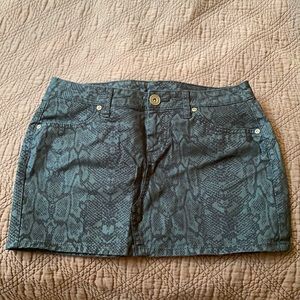 🎓$10/CollegeBlowoutSale!📚-Regularly$15- City Streets- snake skin mini skirt